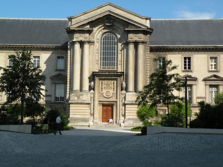  entrée sud du Palais de Justice